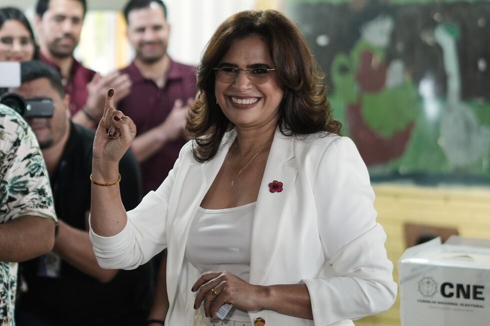 Rixi Moncada, candidata presidencial del gobernante partido Libertad y Refundación (LIBRE),...