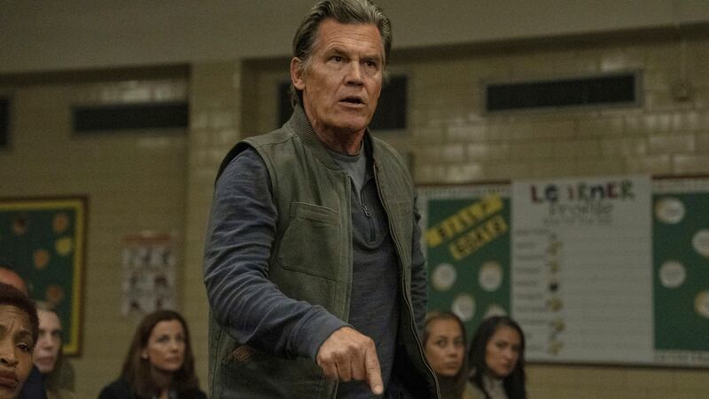 Esta imagen publicada por Warner Bros. Pictures muestra a Josh Brolin en una escena de...